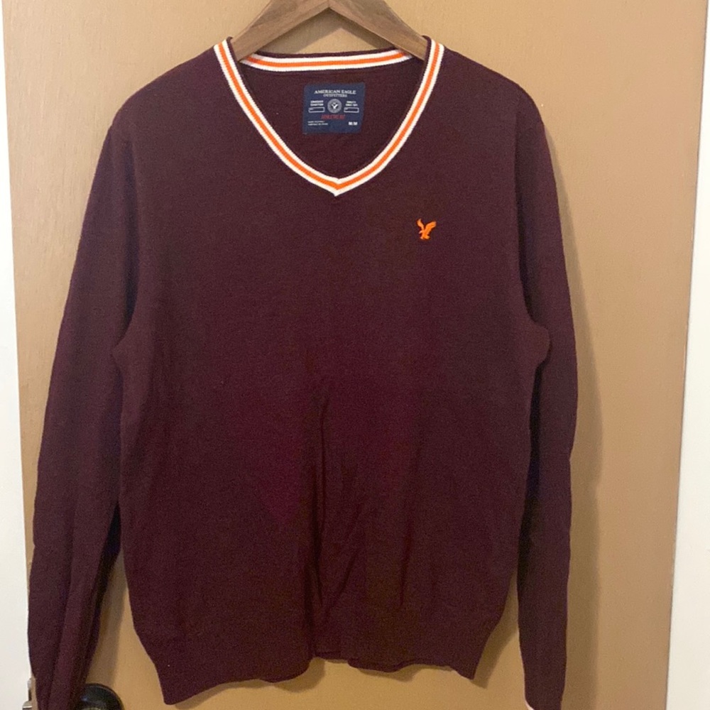 Mens AE V-neck sweaters size medium